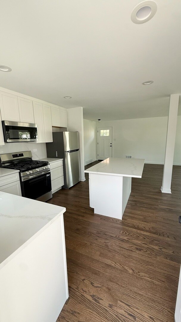 Foto del edificio - 8748 N Olcott Ave