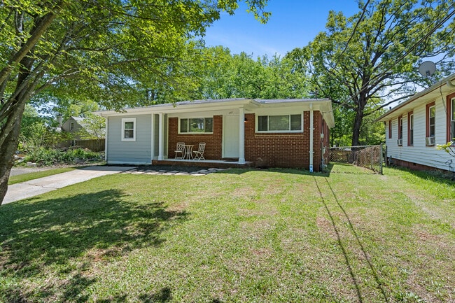 Building Photo - 932 Katherwood Dr SW
