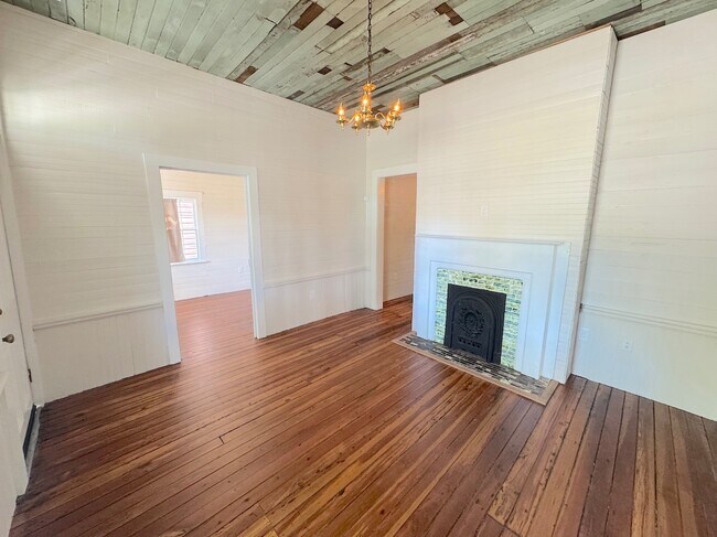 Building Photo - 645 E Anderson St