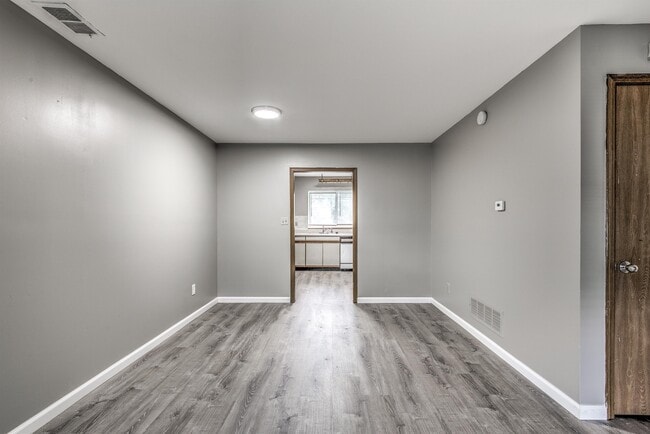 Foto del edificio - 18 Redwood Dr