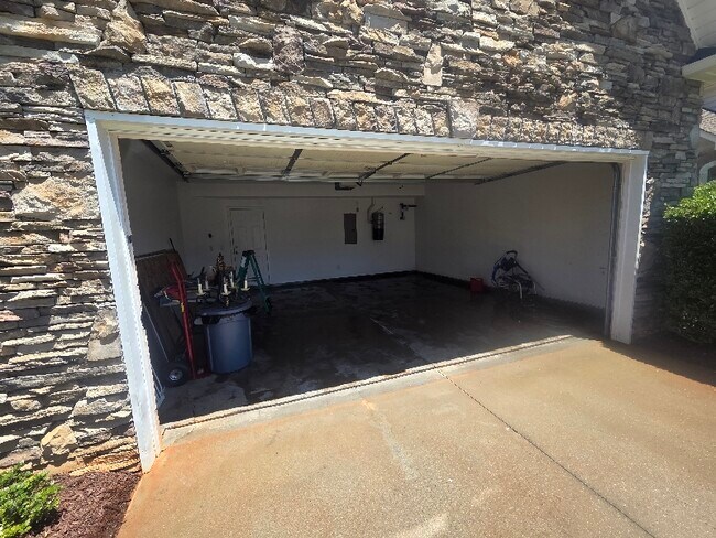 Foto del edificio - 418 Rosemeade Ct