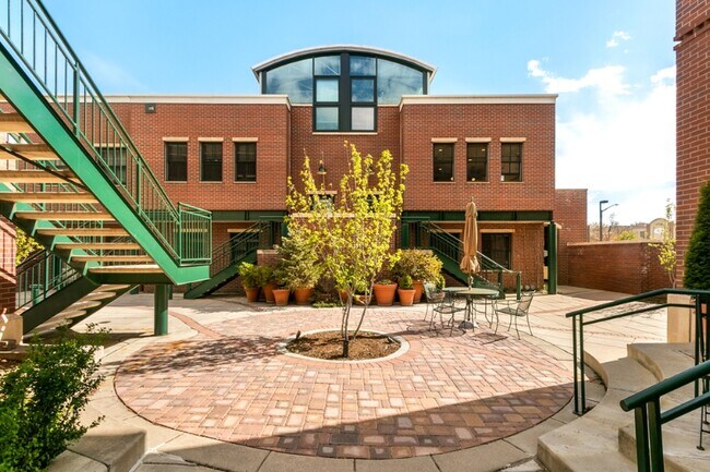 Foto del edificio - 315 E Mountain Ave