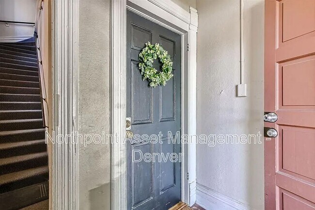 Foto del edificio - Newly Renovated Single Family Home | 1 BR/1BA | Fireplace!
