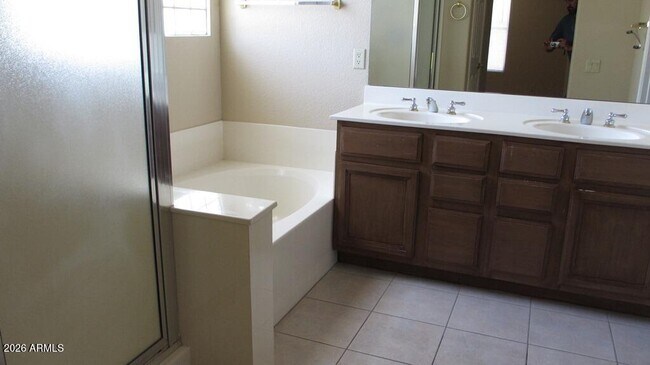 Foto del edificio - 2471 W Hemlock Way