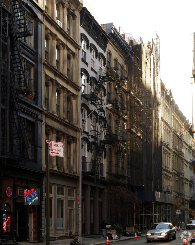 Primary Photo - 42 White St