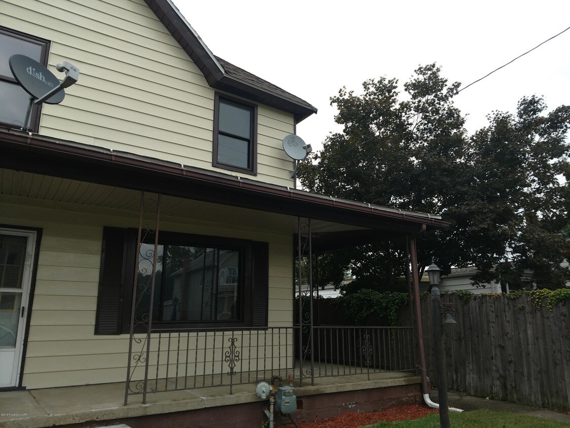 130 Market St, Jenkins Township, PA 18640 Apartment for Rent in Jenkins Township, PA