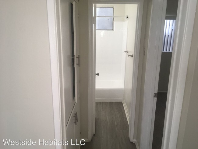 Building Photo - 24842 Newhall Ave