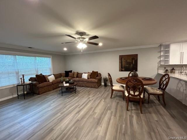 Foto del edificio - 98 Village Green Dr