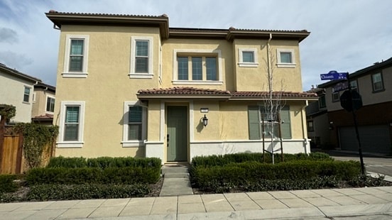 Primary Photo - 33 Chianti Dr