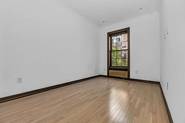 Foto del edificio - 121 E 37th St