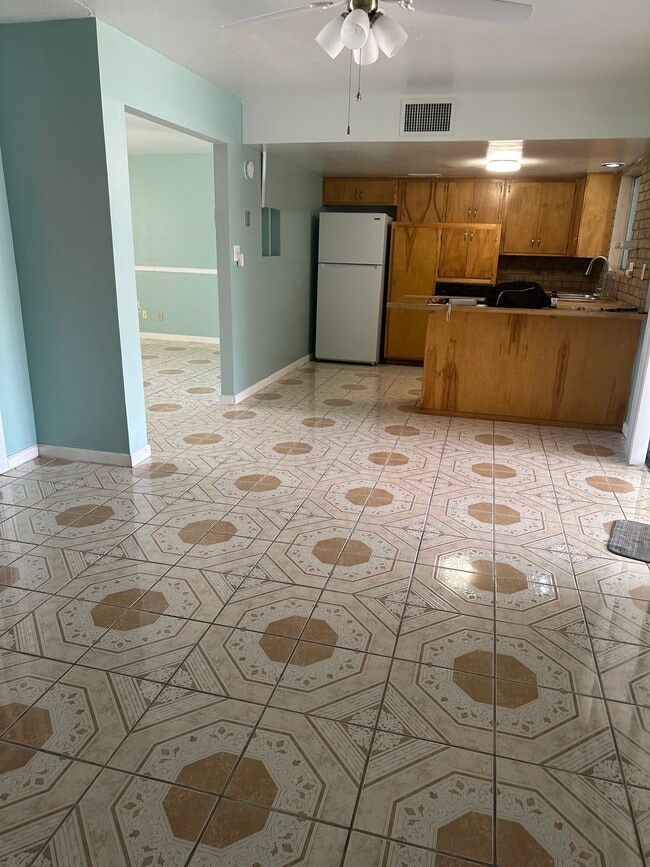 Building Photo - 3628 W Palmaire Ave