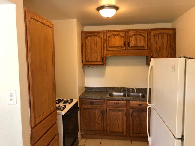 Building Photo - Move in ready!