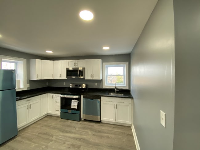 Foto del edificio - 301 Lilac Ln