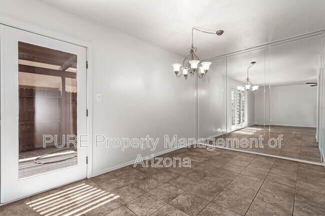 Building Photo - 1010 E Pueblo Dr