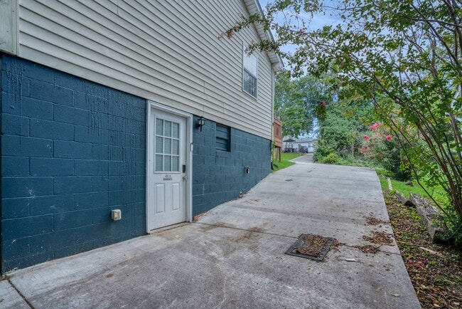 Building Photo - 408 Martin St