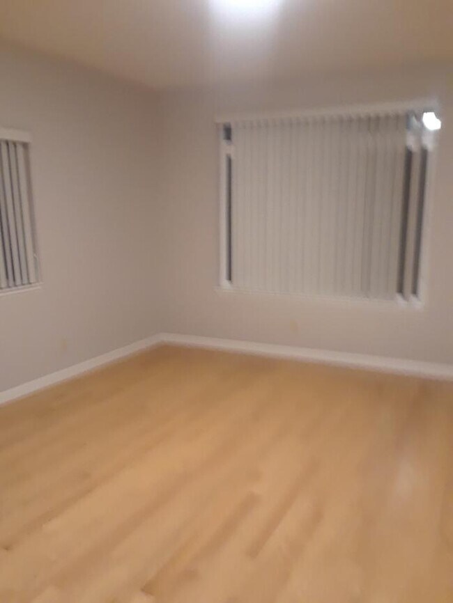 Building Photo - 3 bedroom in San Francisco CA 94121