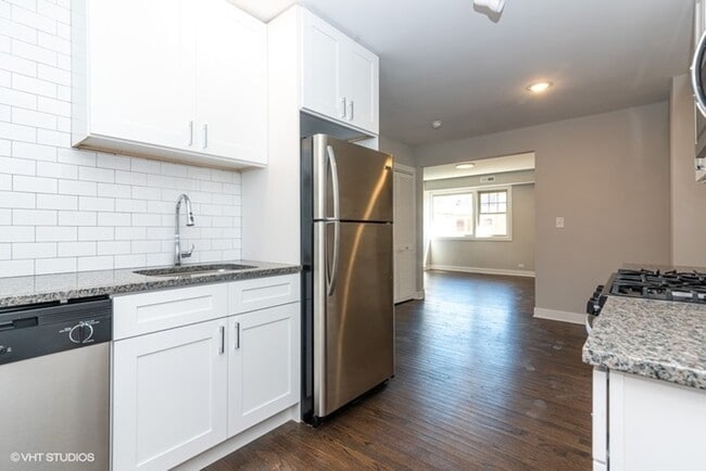Building Photo - 6515 N Seeley Ave