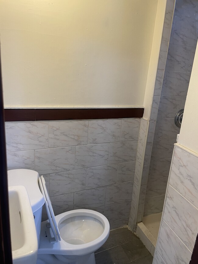 Foto del edificio - 537 E 55th St