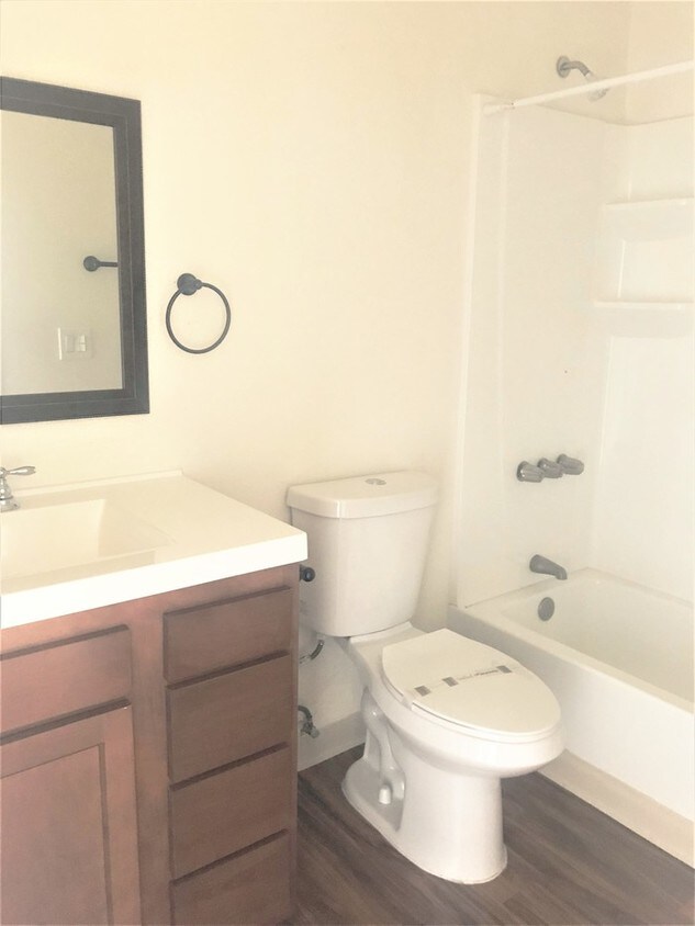 Foto del edificio - Spacious 1BD 1BA!!!!!