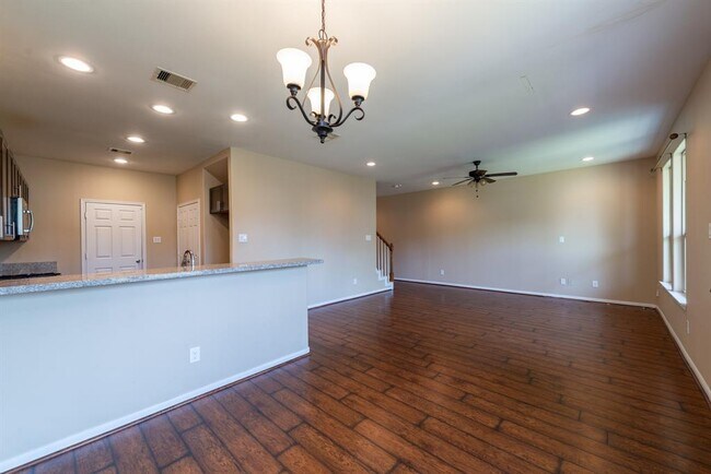 Foto del edificio - 17035 Wilthorne Gardens Ct
