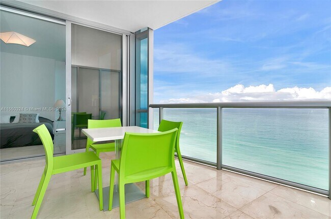 Foto del edificio - 17121 Collins Ave