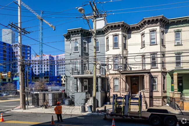 Building Photo - 375 Baldwin Ave