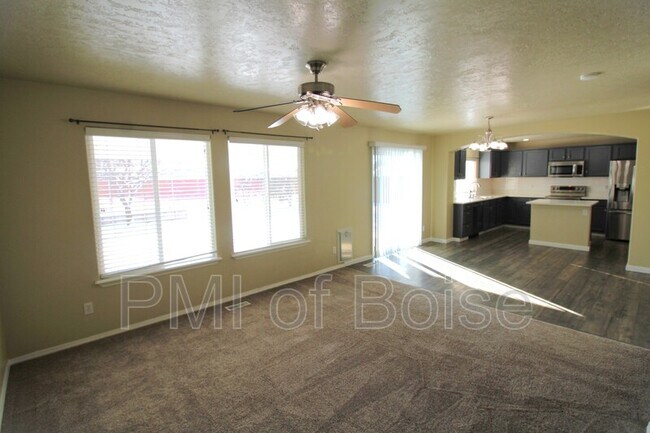 Foto del edificio - 639 E Willowbrook Dr