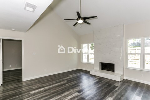 Building Photo - 4805 Woodstock Drive