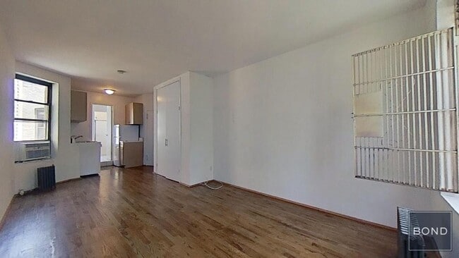 Building Photo - 218 E 85th St