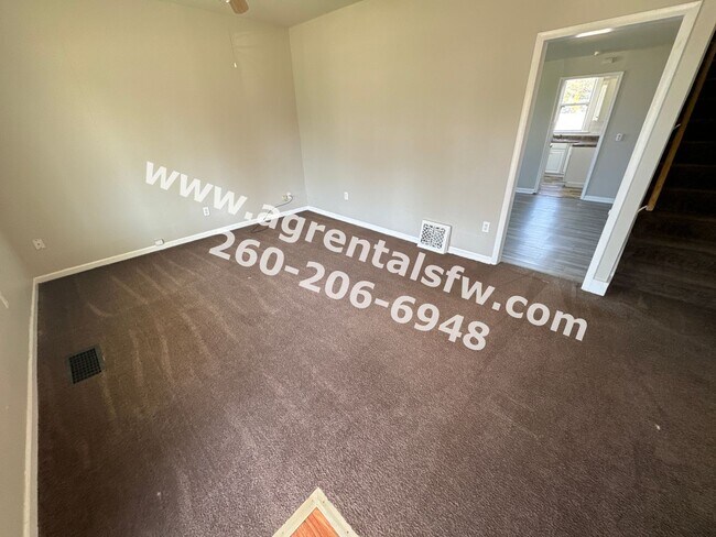 Building Photo - 3 Bedroom House