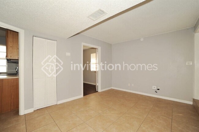 Building Photo - 3112 W Sligh Ave