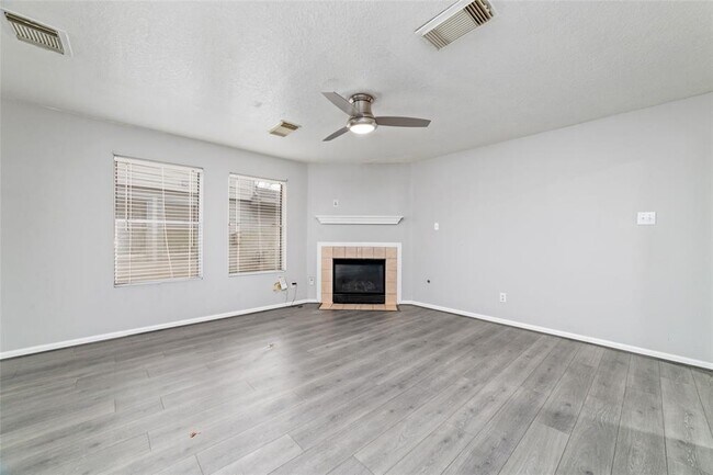 Foto del edificio - 10810 Meadow Walk Ln