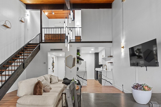 Building Photo - 5460 White Oak