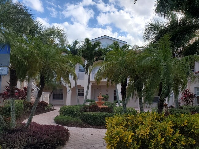 Building Photo - 4212 Central Sarasota Pky