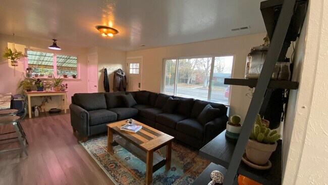 Building Photo - 12863 E Park Lane Dr