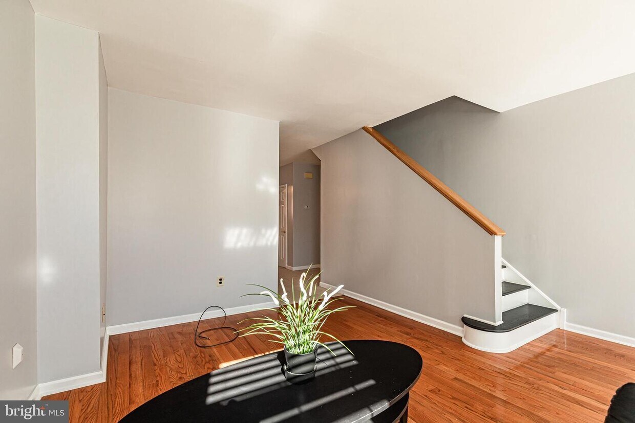 Primary Photo - 32 N Pennock Ave