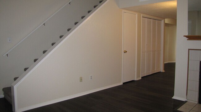 Foto del edificio - Condo in South West Bakersfield Private Co...