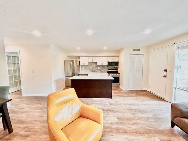 Building Photo - Rare 2 BR 2 BA in Spring Lake Condominiums