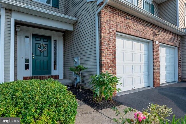 Foto del edificio - 908 Holly Ct