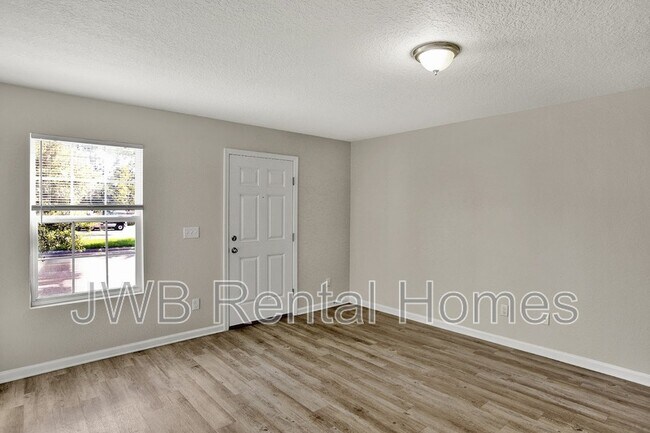 Foto del edificio - 8480 McGirts Village Ln