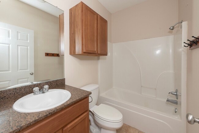 Building Photo - 3612 S Hampton Ct
