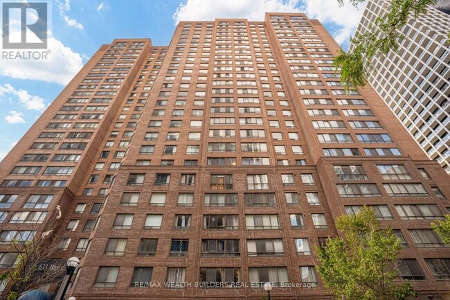 Building Photo - 633 Bay St.