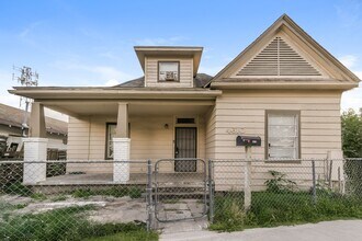 Building Photo - 4610 Schroeder St