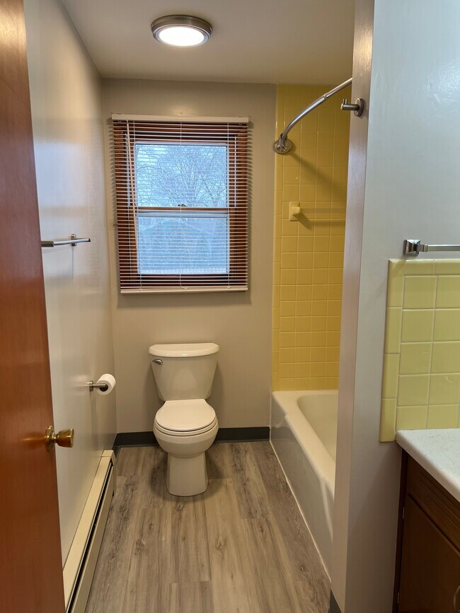 Building Photo - 249 Davison Rd