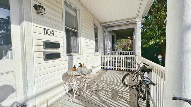 Building Photo - 1104 Redgate Ave