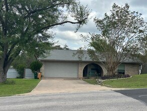 Building Photo - 6805 Silvermine Dr