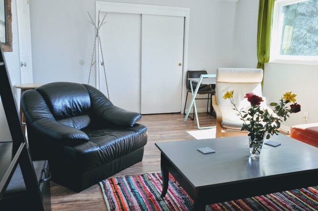 Building Photo - 3005 SE Francis St