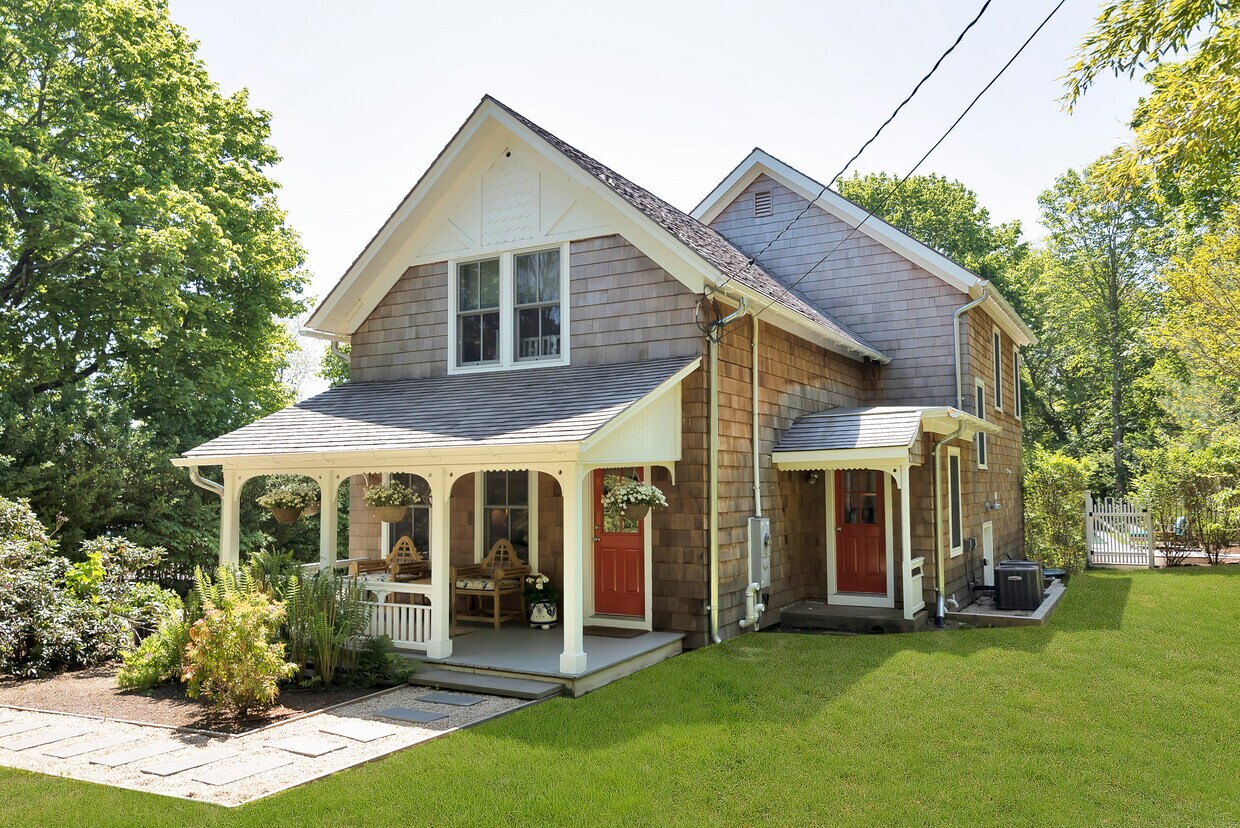 Primary Photo - 2863 Montauk Hwy