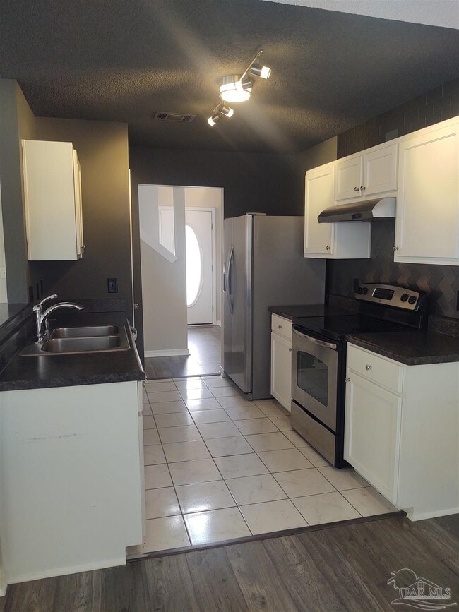 Building Photo - 6351 Cottage Woods Dr