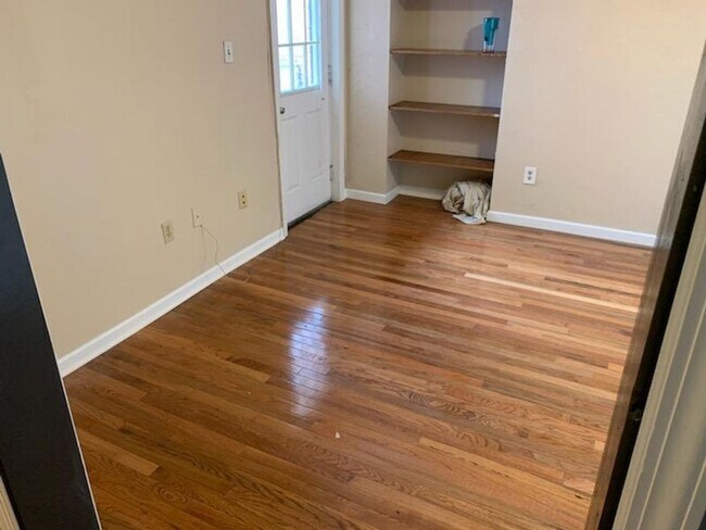 Building Photo - All New South Oakland 6 bedroom
